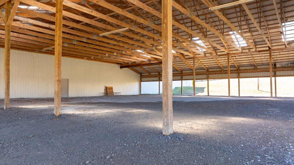 More Photos Of 5830 Highway 231 S, Castalian Springs Showroom For Sale