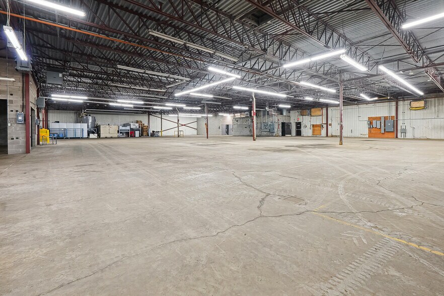 More Photos Of 800 Rue Pierre-Caisse, Saint-jean-sur-richelieu Manufacturing For Lease