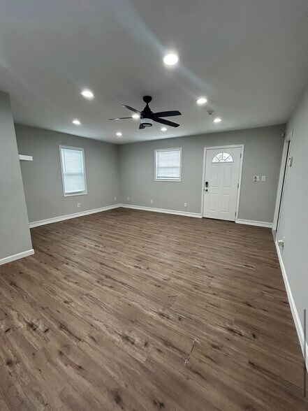 More Photos Of 1430 Congress St, Lafayette Office For Lease