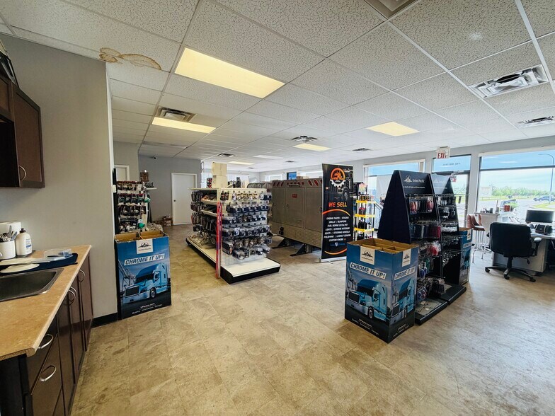 More Photos Of 10102 120 St, Grande Prairie Warehouse For Lease