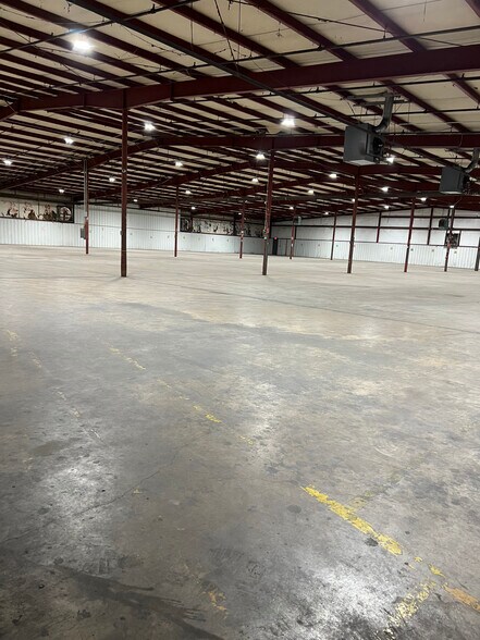 More Photos Of 6200 Melrose Ln, Oklahoma City Warehouse For Lease