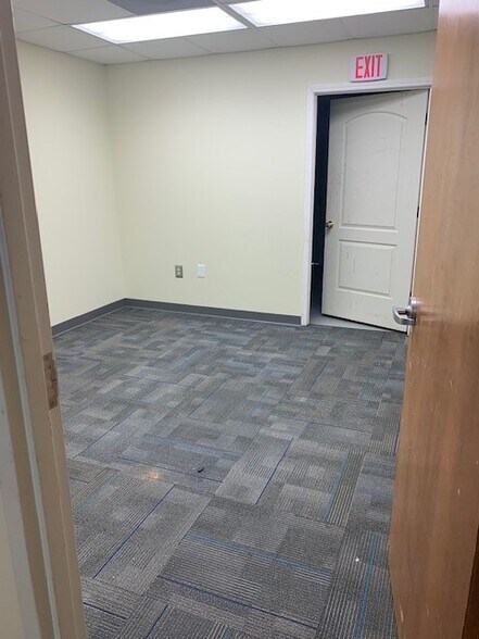 More Photos Of 1131 Highway 16 E, Newnan Flex For Lease