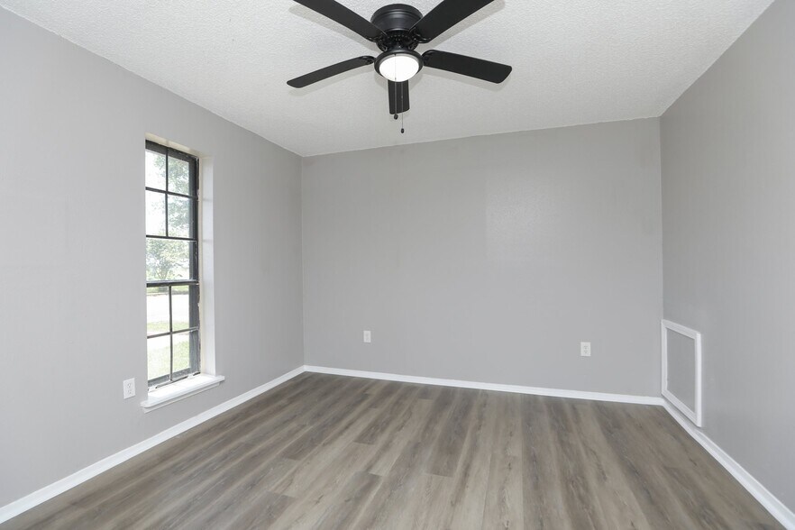 More Photos Of 2910 Old Lane City Rd, Wharton Apartments For Sale