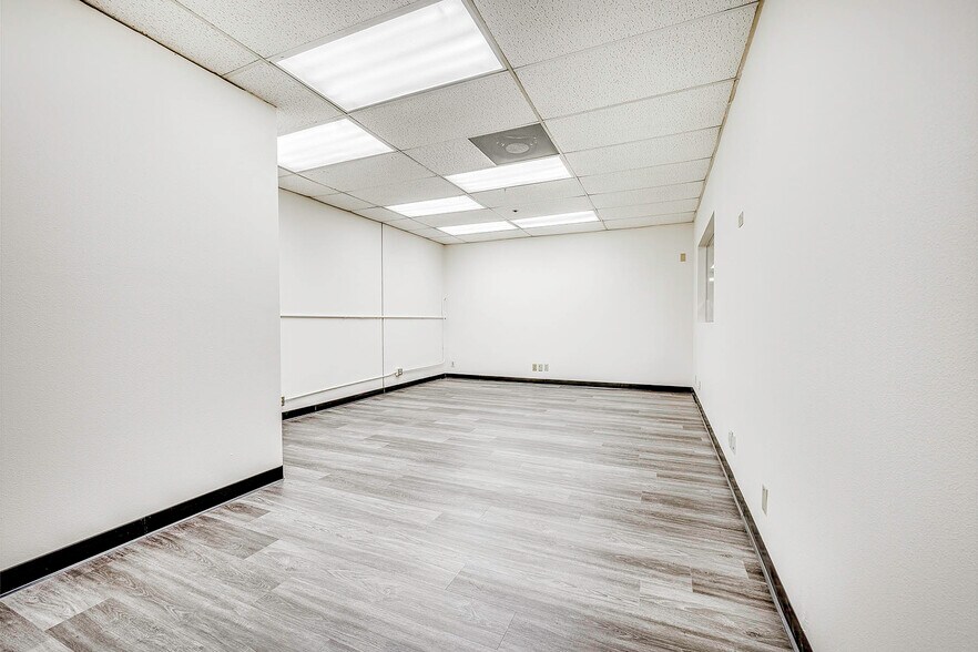 More Photos Of 17523 S Susana Rd, Rancho Dominguez Light Distribution For Lease