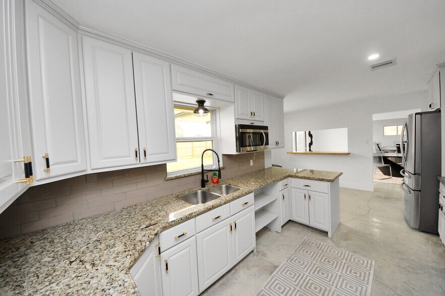More Photos Of 4738 W. Alabama, Houston Loft Creative Space For Sale