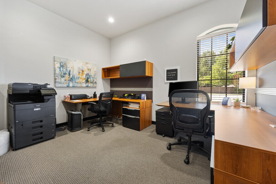 More Photos Of 1707 E Beltline Rd, Coppell Medical For Sale