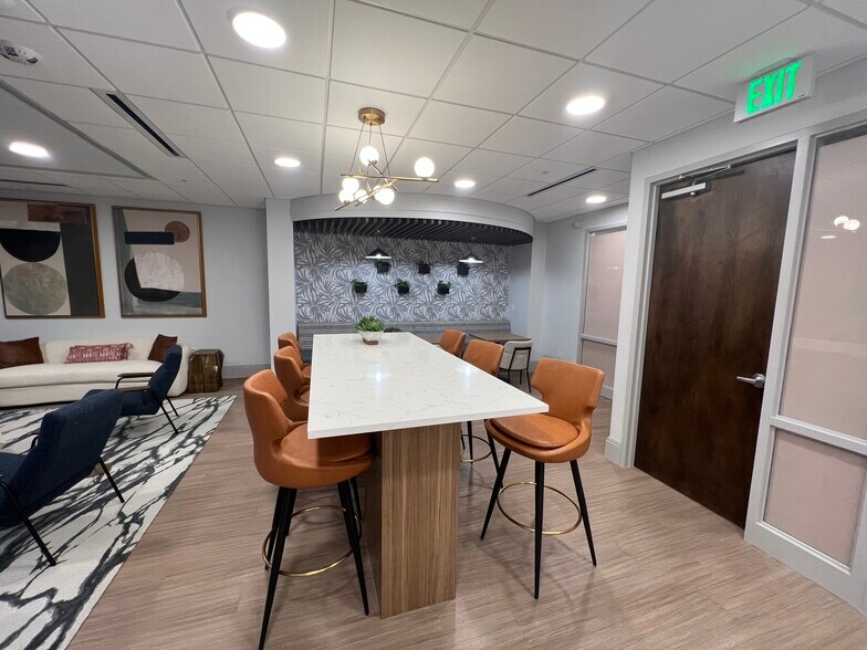 More Photos Of 999 Vanderbilt Beach Rd, Naples Office For Lease