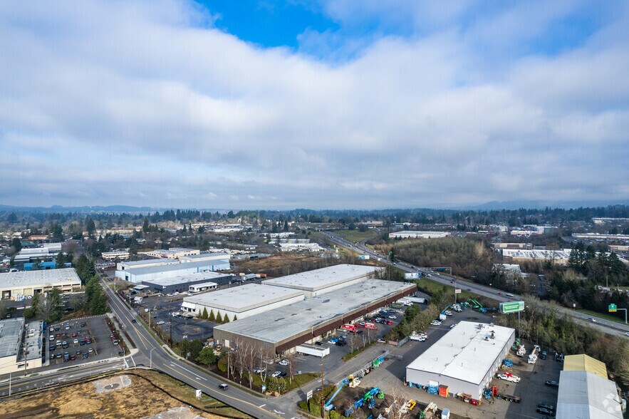 More Photos Of 7805-7895 SW Hunziker St, Tigard Distribution For Lease