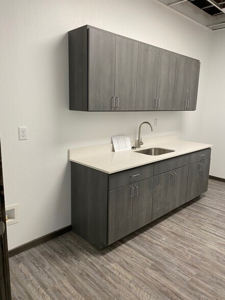 More Photos Of 8408 SW 23rd Pl, Oklahoma City Industrial For Lease