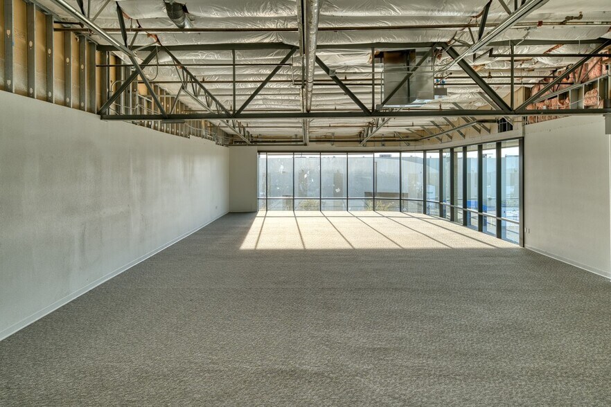 More Photos Of 6680 Cobra Way, San Diego Research And Development For Lease