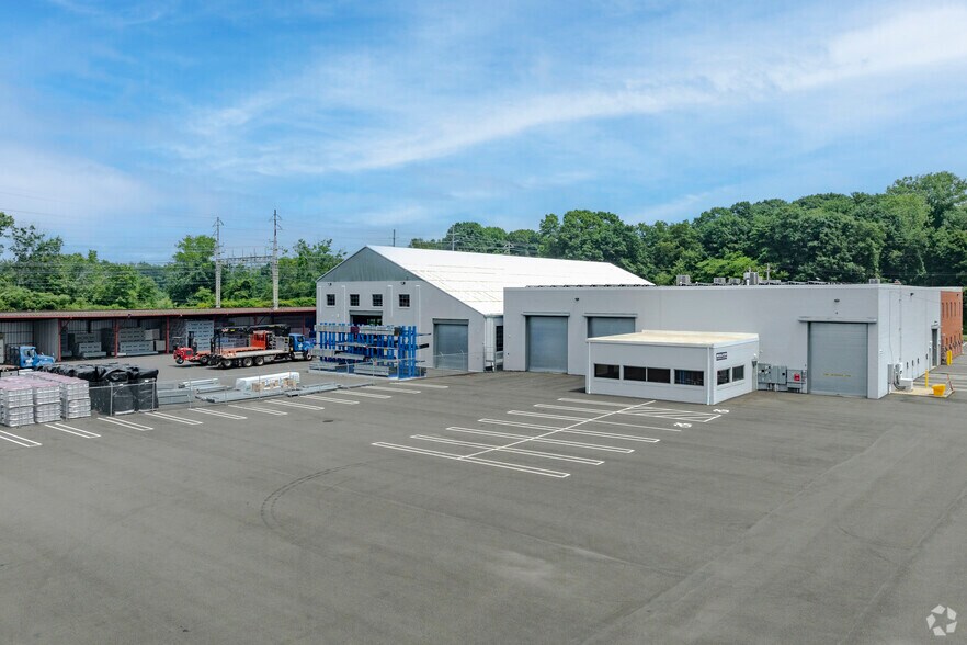 More Photos Of 252-262 Depot Rd, Milford Light Distribution For Lease