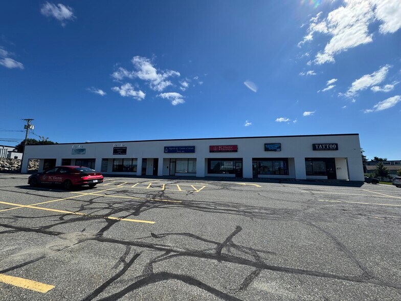 Primary Photo Of 999 W Main Rd, Middletown Storefront For Lease