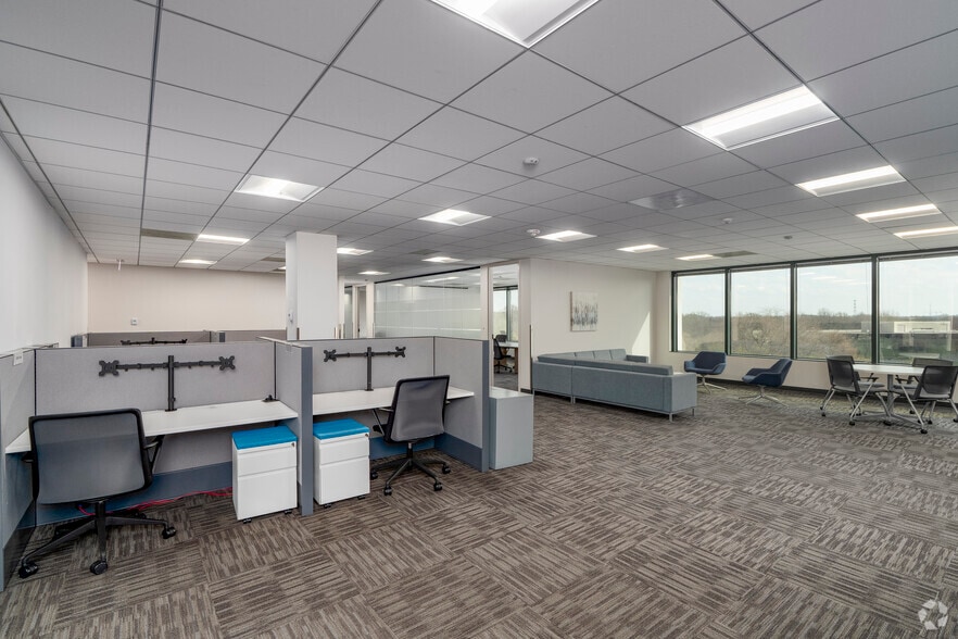 More Photos Of 9144 Arrowpoint Blvd, Charlotte Unknown For Lease