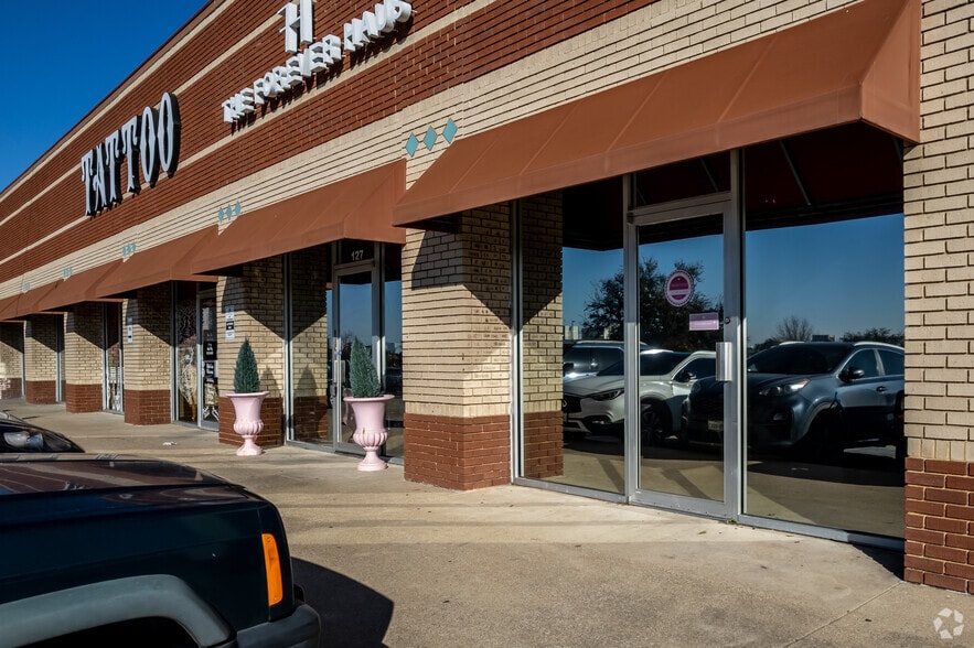 More Photos Of 8989 Forest Ln, Dallas General Retail For Lease