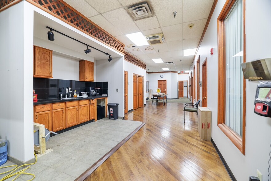 More Photos Of 105-119 Sprague Ave, Middletown Manufacturing For Sale