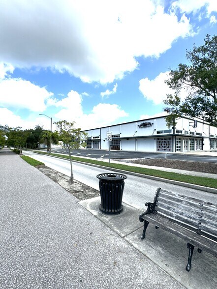 More Photos Of 201 E Center St, Tarpon Springs Bar For Lease