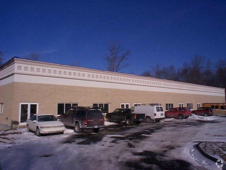More Photos Of 100 Corporate Dr, Trumbull Research And Development For Lease