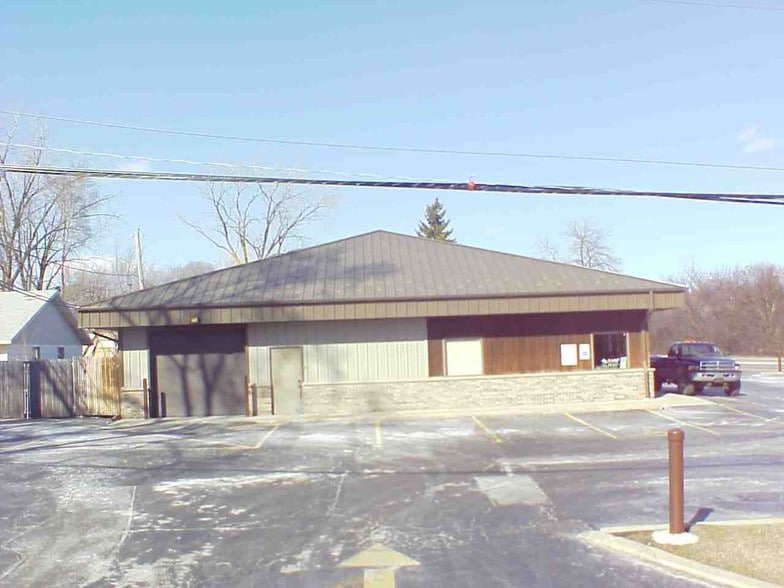 More Photos Of 1550 Green Bay Rd, North Chicago Freestanding For Sale