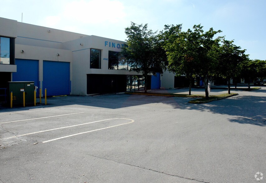 Primary Photo Of 6940-6948 NW 50th St, Miami Warehouse For Lease