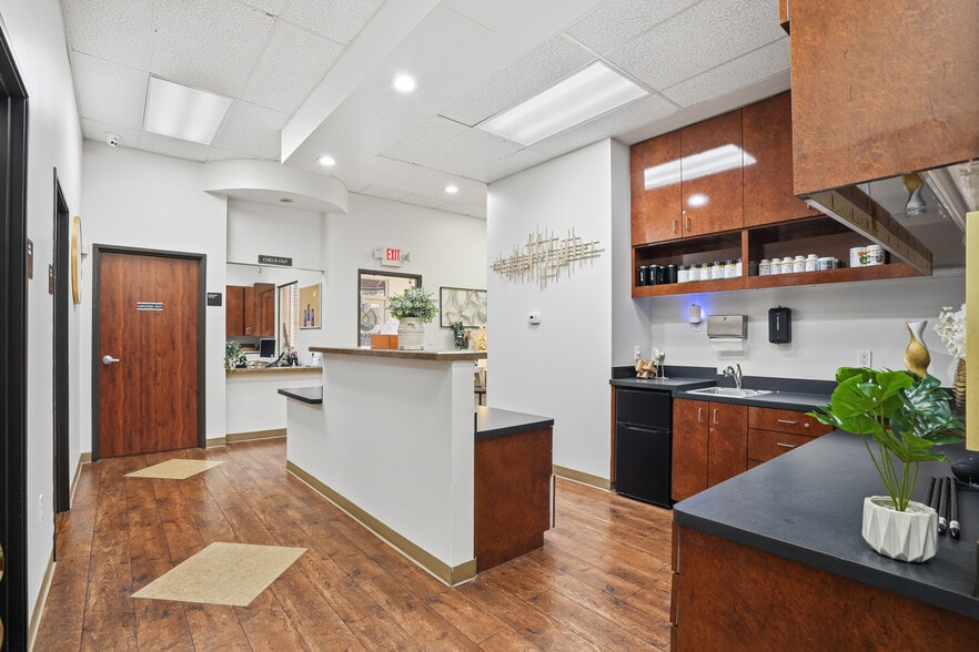 More Photos Of 2950 W Camp Wisdom Rd, Grand Prairie Medical For Lease