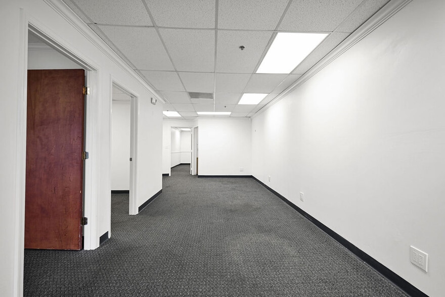 More Photos Of 2691 E Oakland Park Blvd, Fort Lauderdale Office Residential For Lease