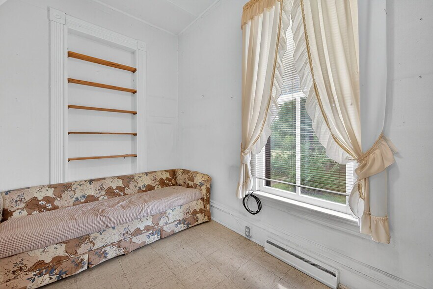 More Photos Of 222 W Saint Louis St, Pacific Office For Sale