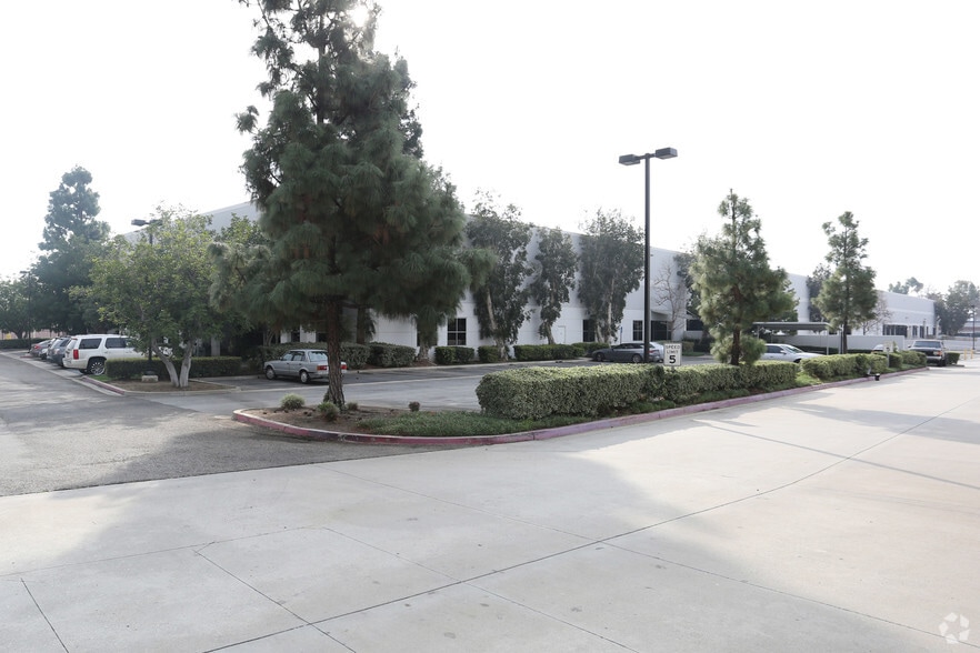 More Photos Of 5750-5760 Grace Pl, Commerce Warehouse For Sale