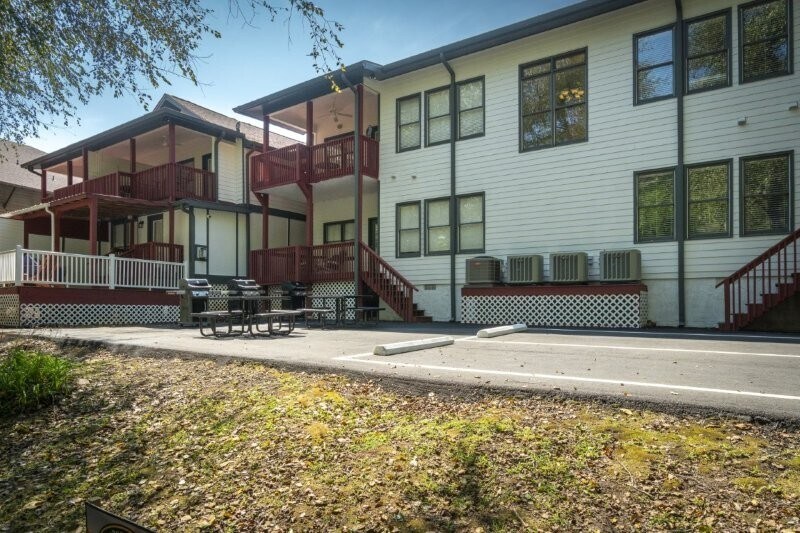 More Photos Of 892 Edelweiss Strasse, Helen Hotel For Sale
