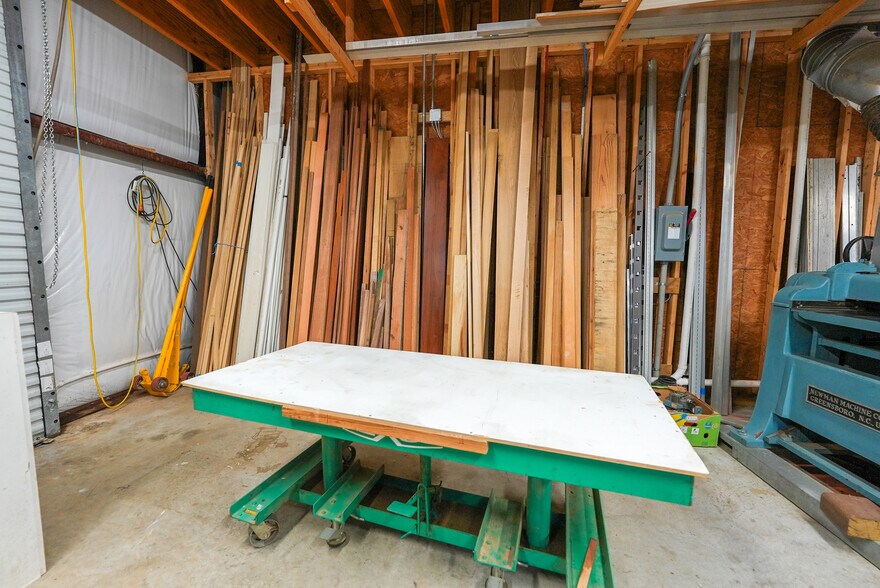 More Photos Of 7800 County Road 24, Fairhope Showroom For Sale