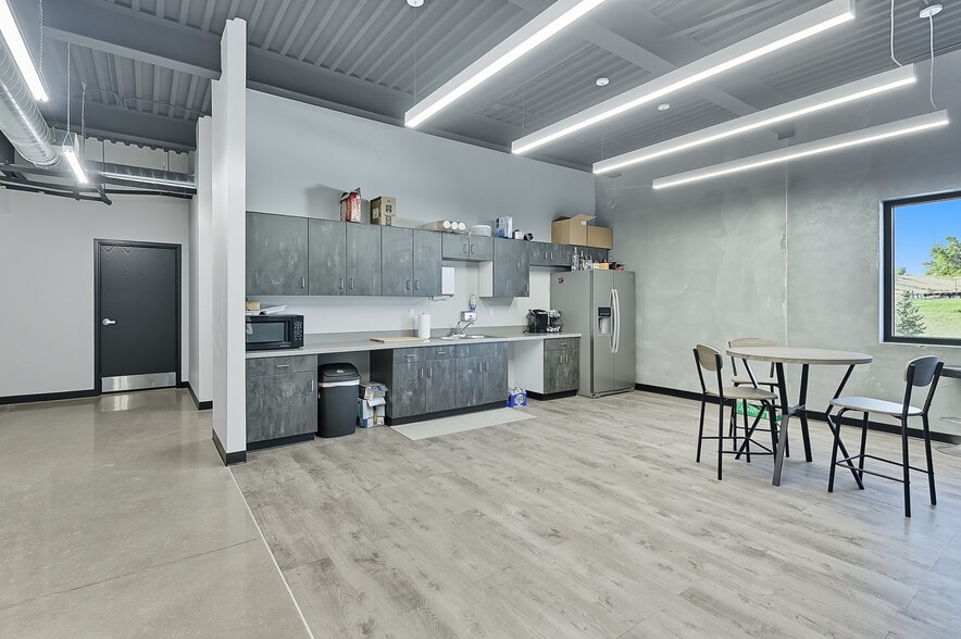 More Photos Of 14217 S 220th St, Gretna Distribution For Lease