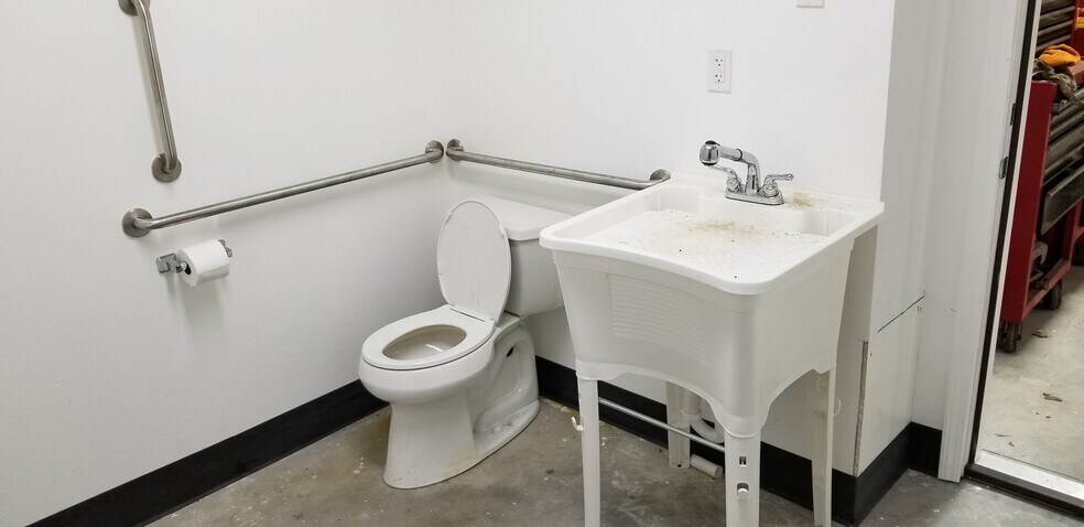 More Photos Of 5618 US Highway 20A, Delta Warehouse For Lease