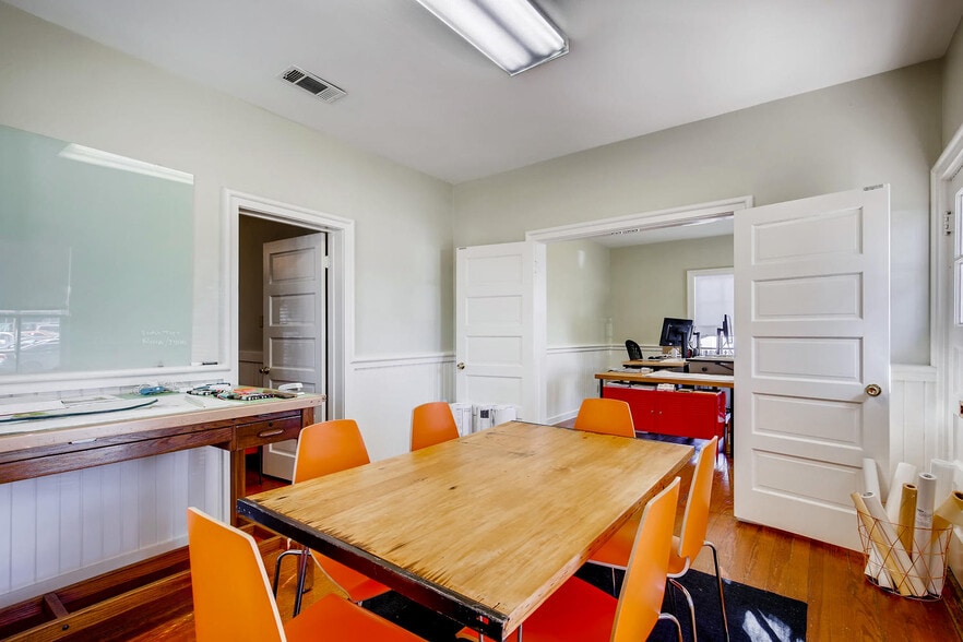 More Photos Of 2118 Oxford St, Austin Office For Lease