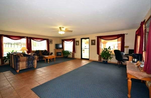 More Photos Of 1601 W Palestine Ave, Palestine Hotel For Sale