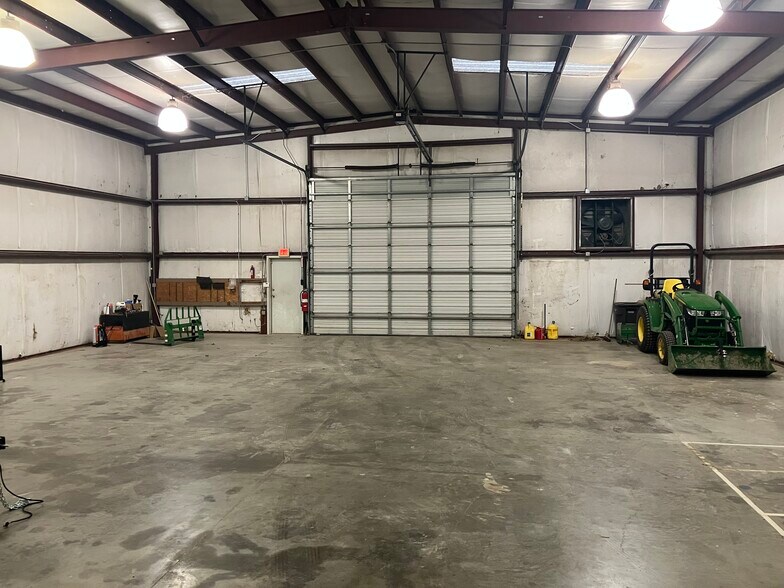 More Photos Of 3009 Sandy Ln, Fort Worth Warehouse For Sale