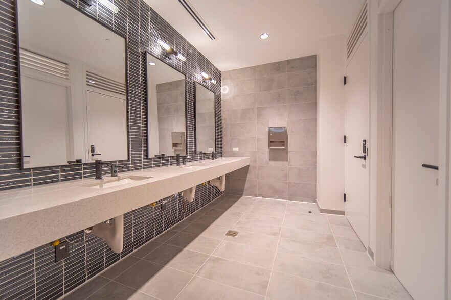 More Photos Of 1001 Summit Blvd, Atlanta Unknown For Lease