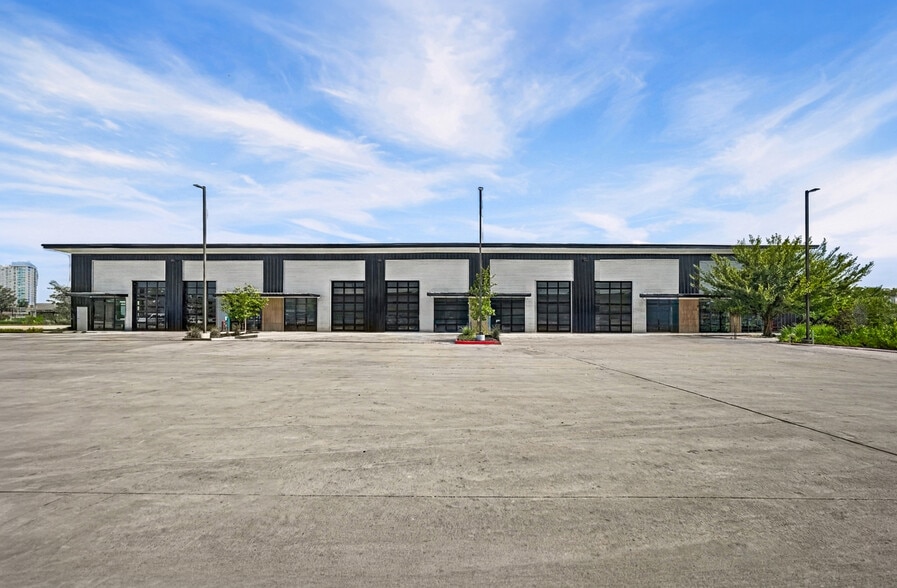 More Photos Of 300 Co Rd 199, Hutto Flex For Lease
