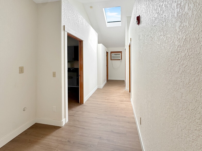 More Photos Of 902 E Maple St, Arlington Medical For Sale