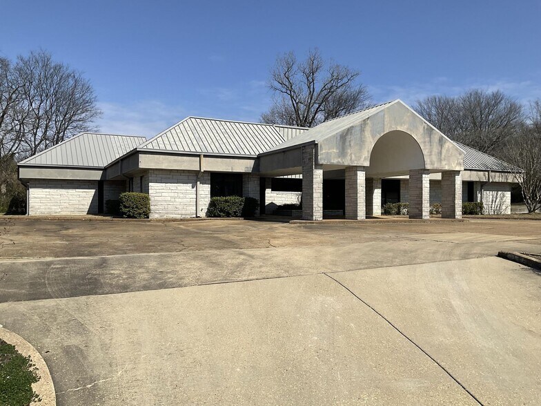 Primary Photo Of 1464 Medical Park Cir, Tupelo Medical For Sale