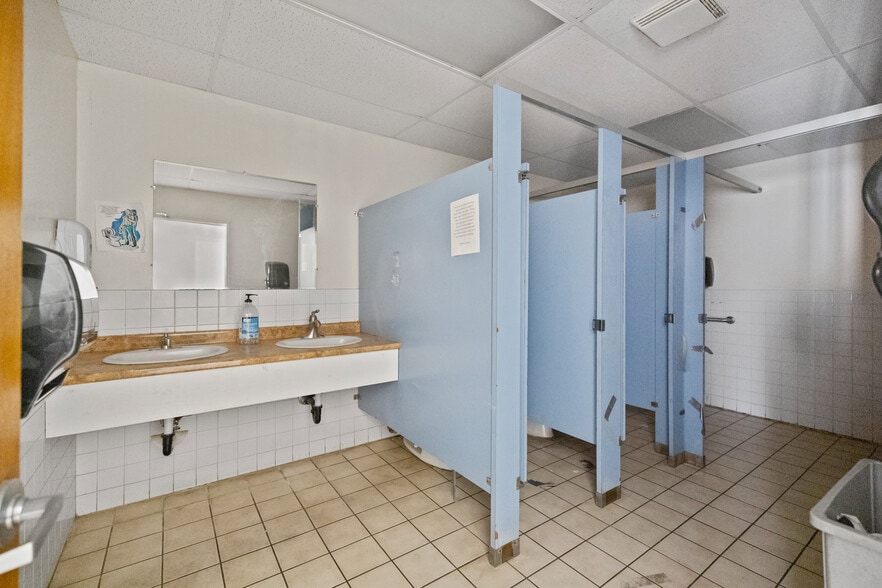 More Photos Of 86-090 Farrington Hwy, Waianae General Retail For Sale