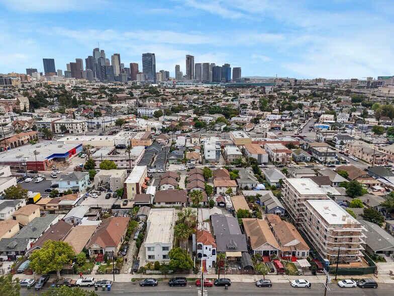 More Photos Of 1716 Magnolia Ave, Los Angeles Multifamily For Sale