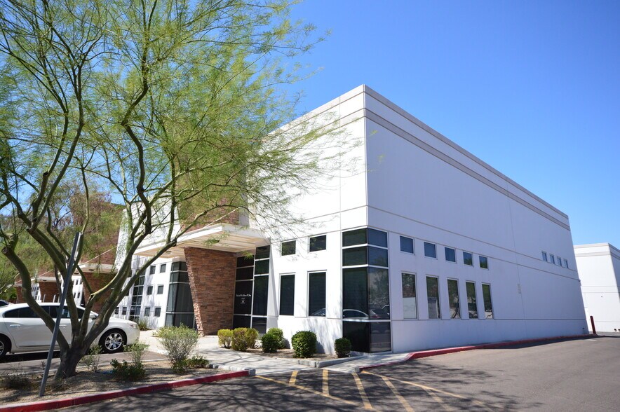 More Photos Of 2222 W Parkside Ln, Phoenix Research And Development For Lease