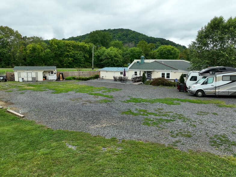 More Photos Of 12167 Lee Hwy, Sperryville Veterinarian Kennel For Sale