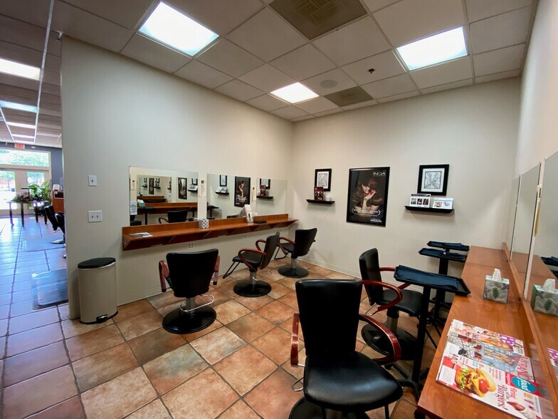 More Photos Of 546-574 Allen Rd, Basking Ridge General Retail For Lease