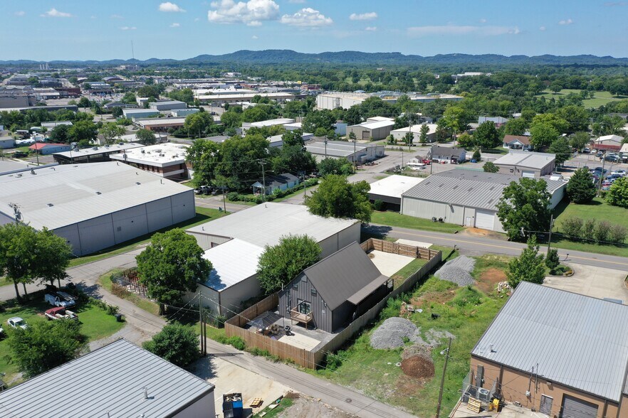 More Photos Of 2420 Cruzen St, Nashville Office For Sale