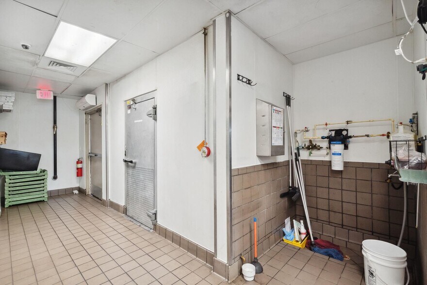 More Photos Of 3011 W Washington St, Stephenville Fast Food For Sale