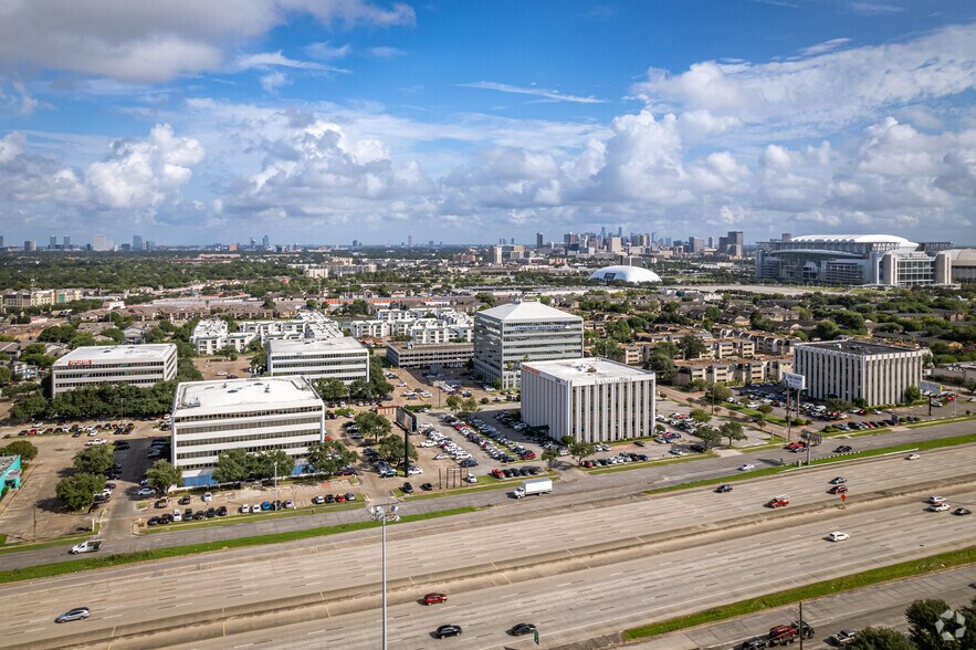 More Photos Of 2656 S Loop W, Houston Office For Lease