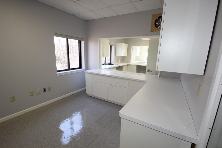 More Photos Of 87 Main St, North Reading Light Manufacturing For Sale