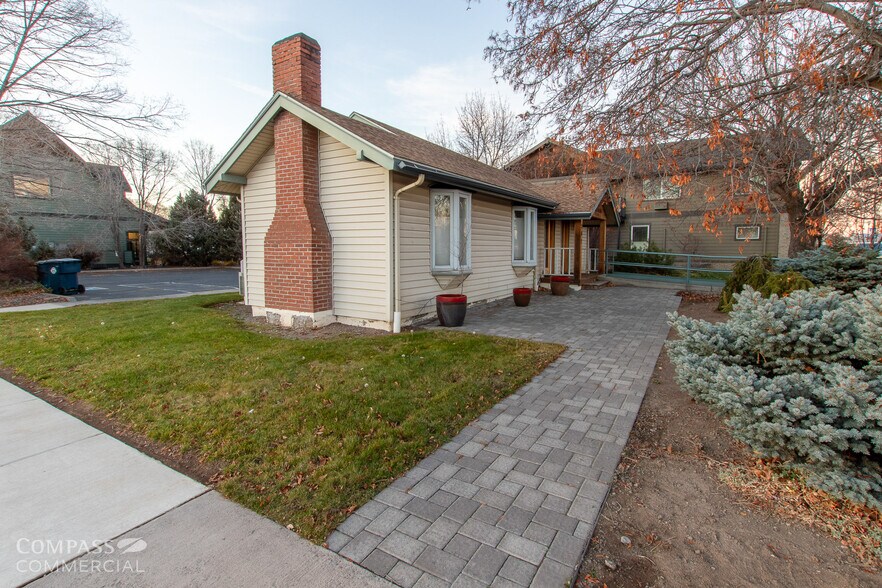 More Photos Of 207 NW 6th St, Redmond Medical For Sale