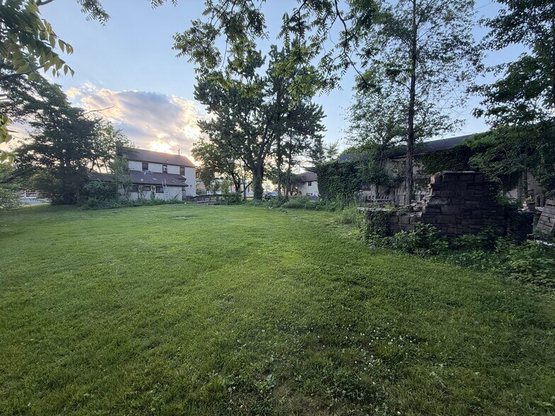 More Photos Of 1440 Bethlehem Pike, North Wales Freestanding For Sale
