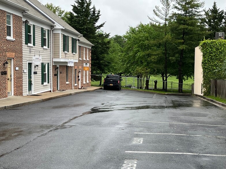 More Photos Of 10555 Metropolitan Ave, Kensington Medical For Sale